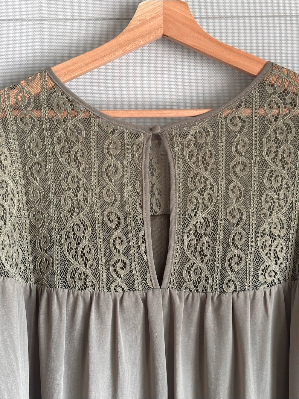 Entro Lace-Trim Long-Sleeved Dress in Sage - Picture 5 of 9
